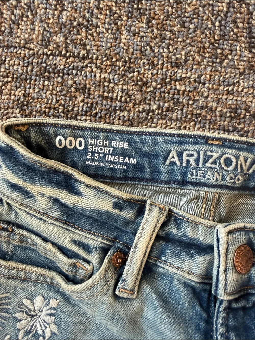 NWT Arizona Jean Co Blue Denim Shorts with White Floral Embroidery Size 000